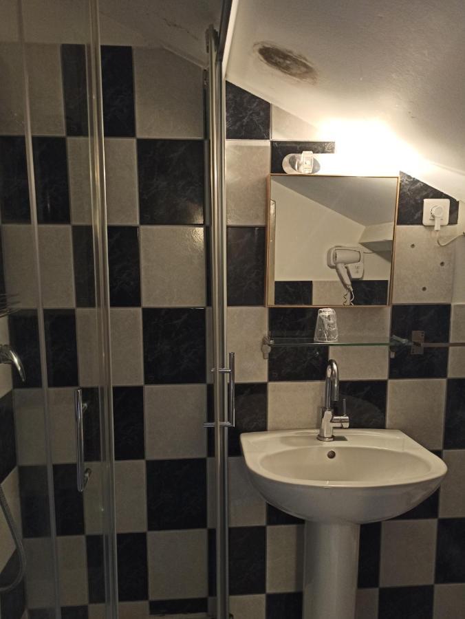 Le Poudrier Hotel Limoges Eksteriør billede